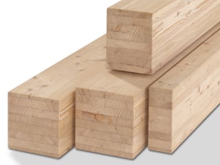 Brettschichtholz (BSH) besteht aus mehreren miteinander verleimten Brettern oder Brettlamellen.