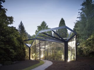 Logik, Struktur und Ausdruck sind von Bäumen inspiriert – die Architektur des Gewächshauses bezieht sich unmittelbar auf den Standort