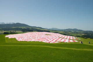 Bignik ist ein riesiger Picknickteppich, der einmal jährlich in der Ostschweiz ausgelegt wird