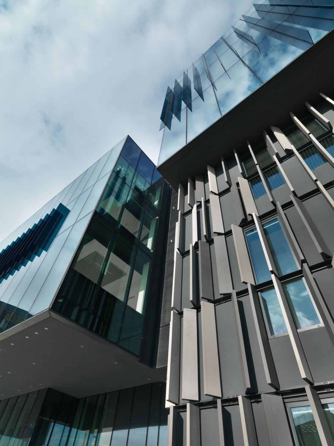 Nestlé Firmenzentrale U27 in Assago | Glas | Gewerbe/Industrie ...