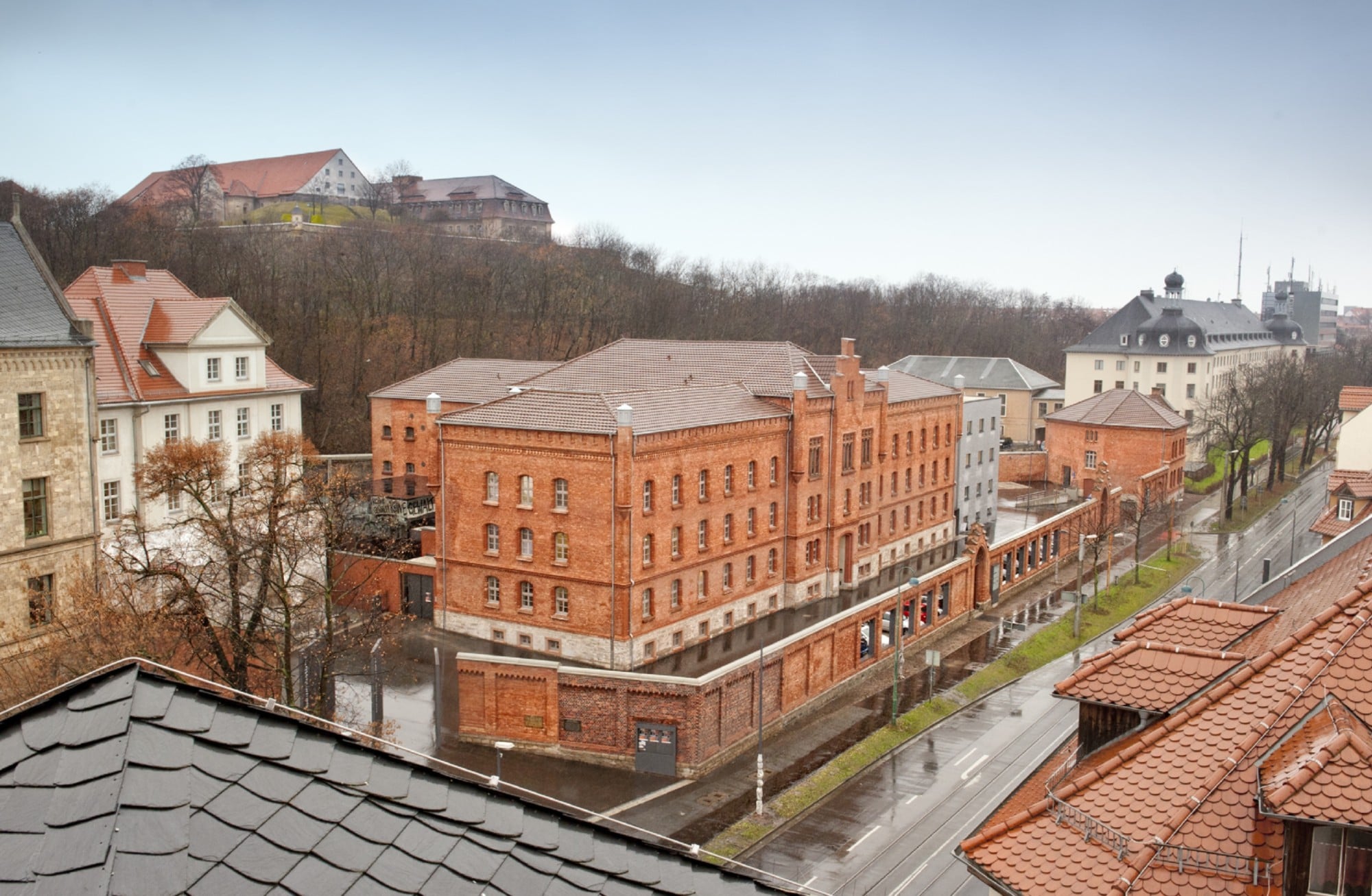 Der Gebäudekomplex mit Gericht und angeschlossener Haftanstalt wurde zwischen 1874 und 79 errichtet