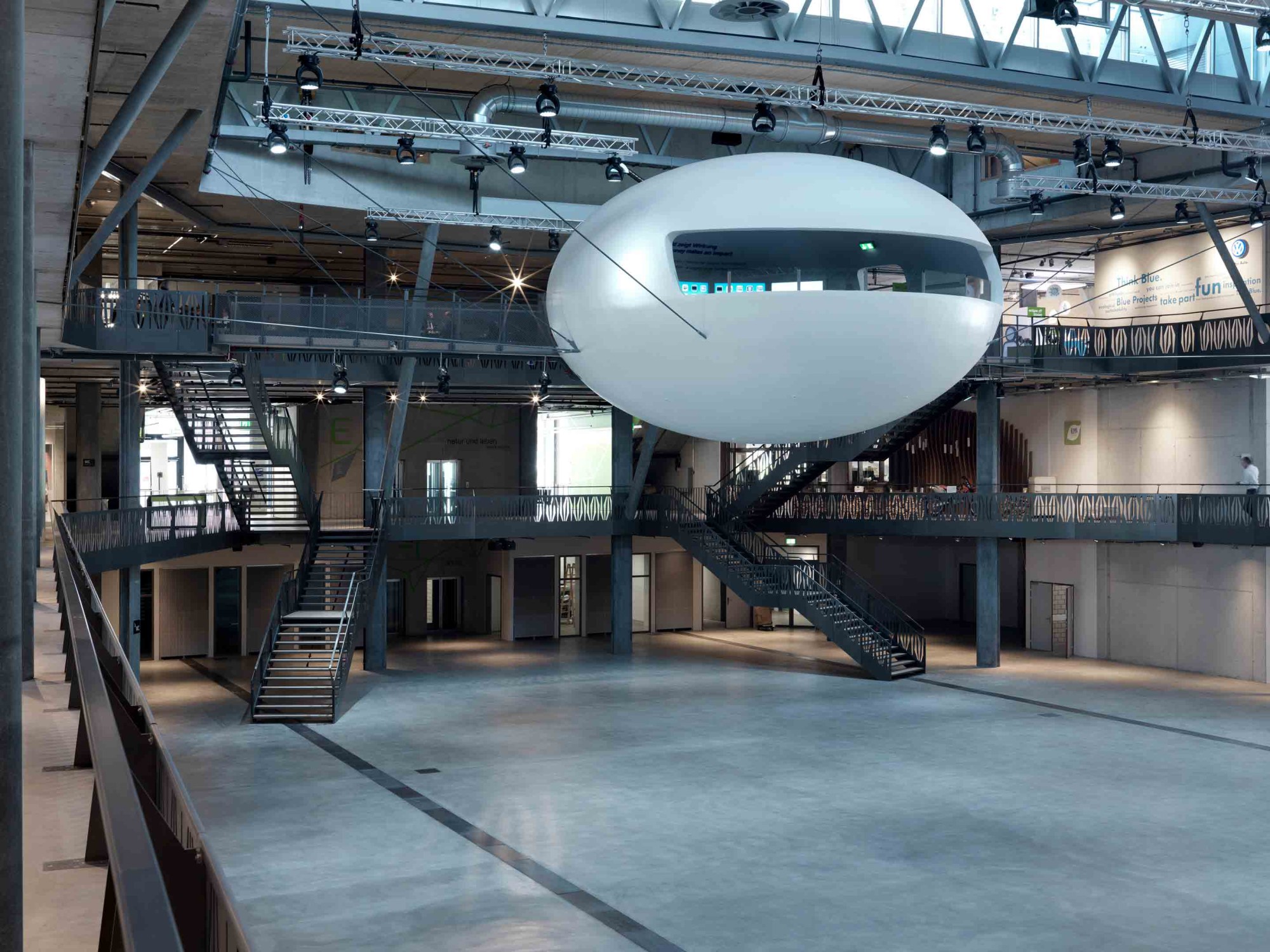 Das Atrium wird als Veranstaltungshalle genutzt, sie fasst bis zu 4.000 Besucher