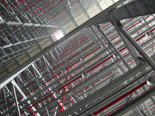 Hochregallager mit insgesamt über 100.000 Sprinklern