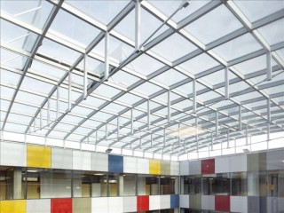 Für das passivhauszertifizierte Verglasungssystem sind zahlreiche Zusatzkomponenten erhältlich