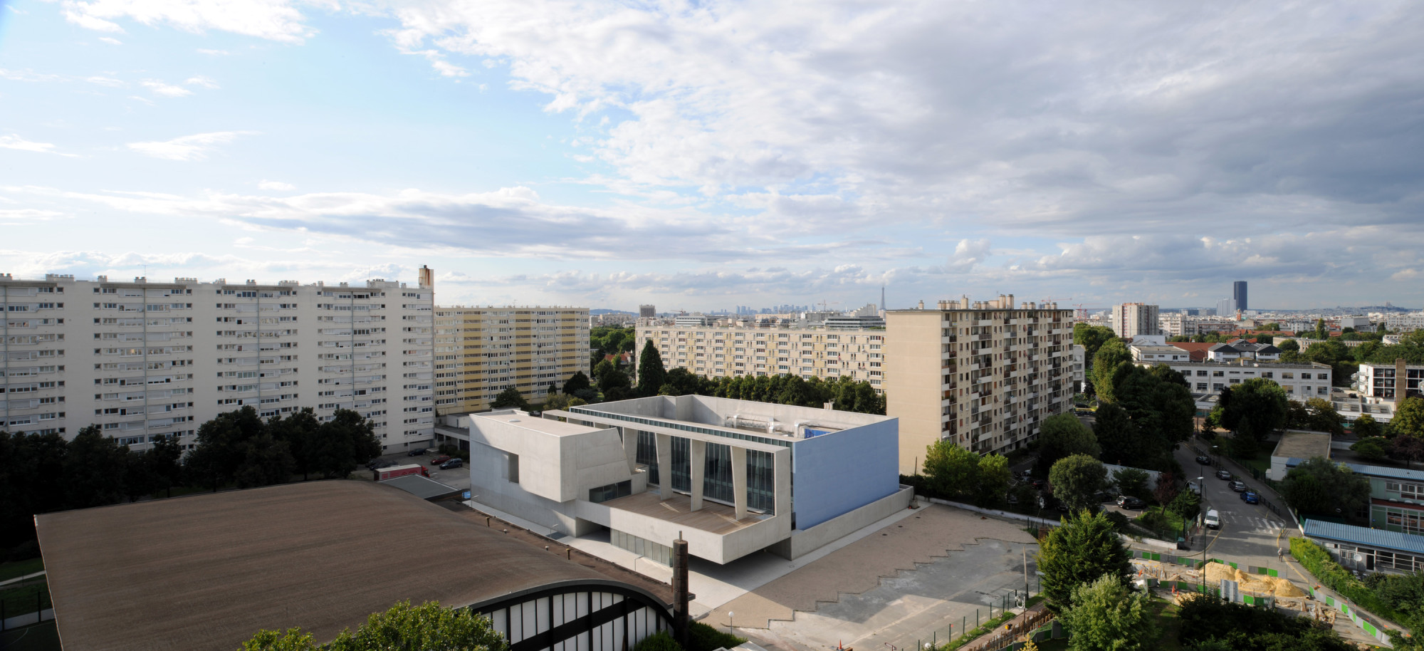 Sanierung und Erweiterung des Hallenbades in Bagneux Bad und Sanitär