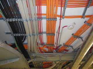 Auch Kabel gehören zu den elektrischen Betriebsmitteln