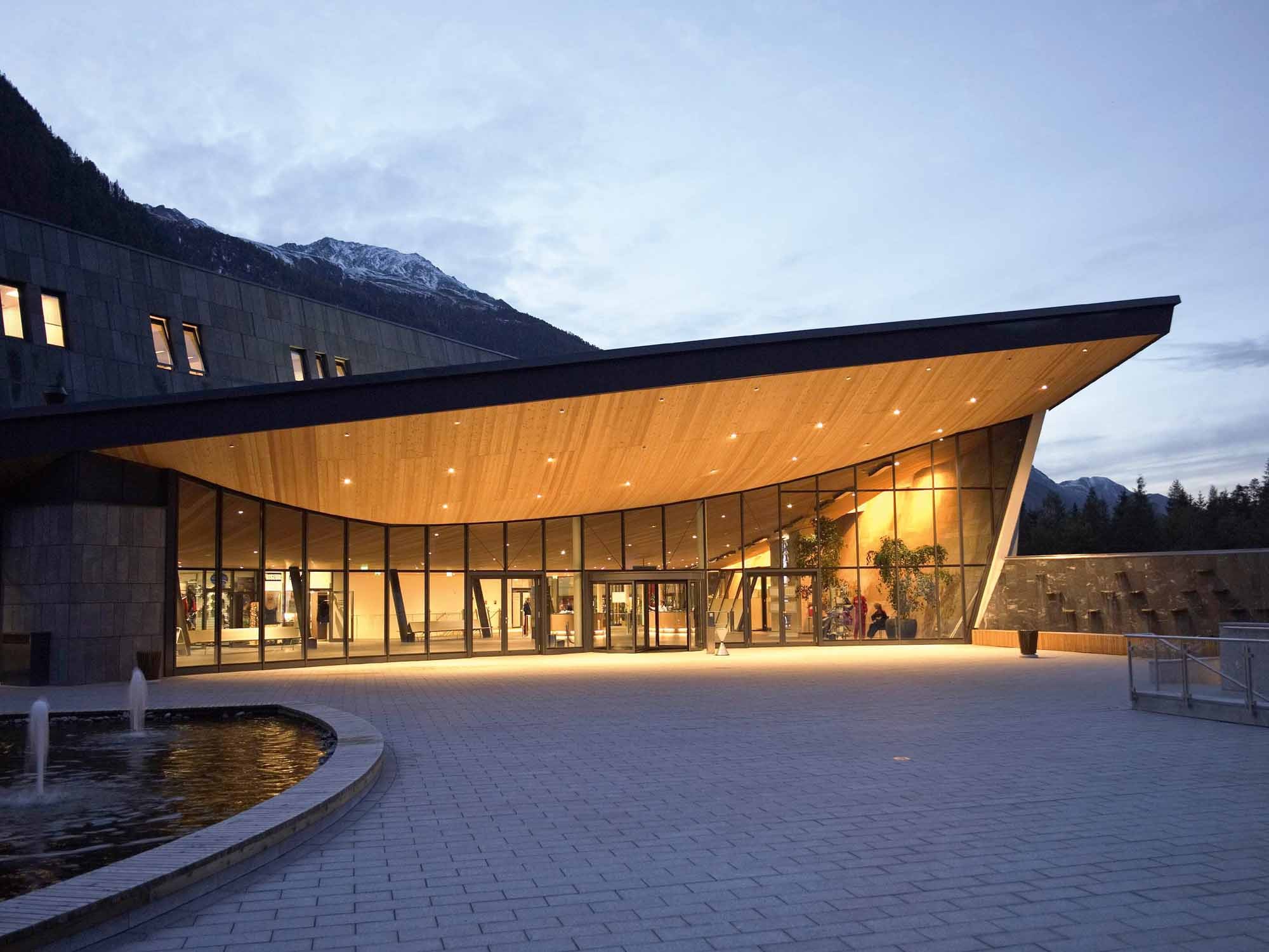 Referenzgebäude Aquadome Längenfeld (Stahlfassade)