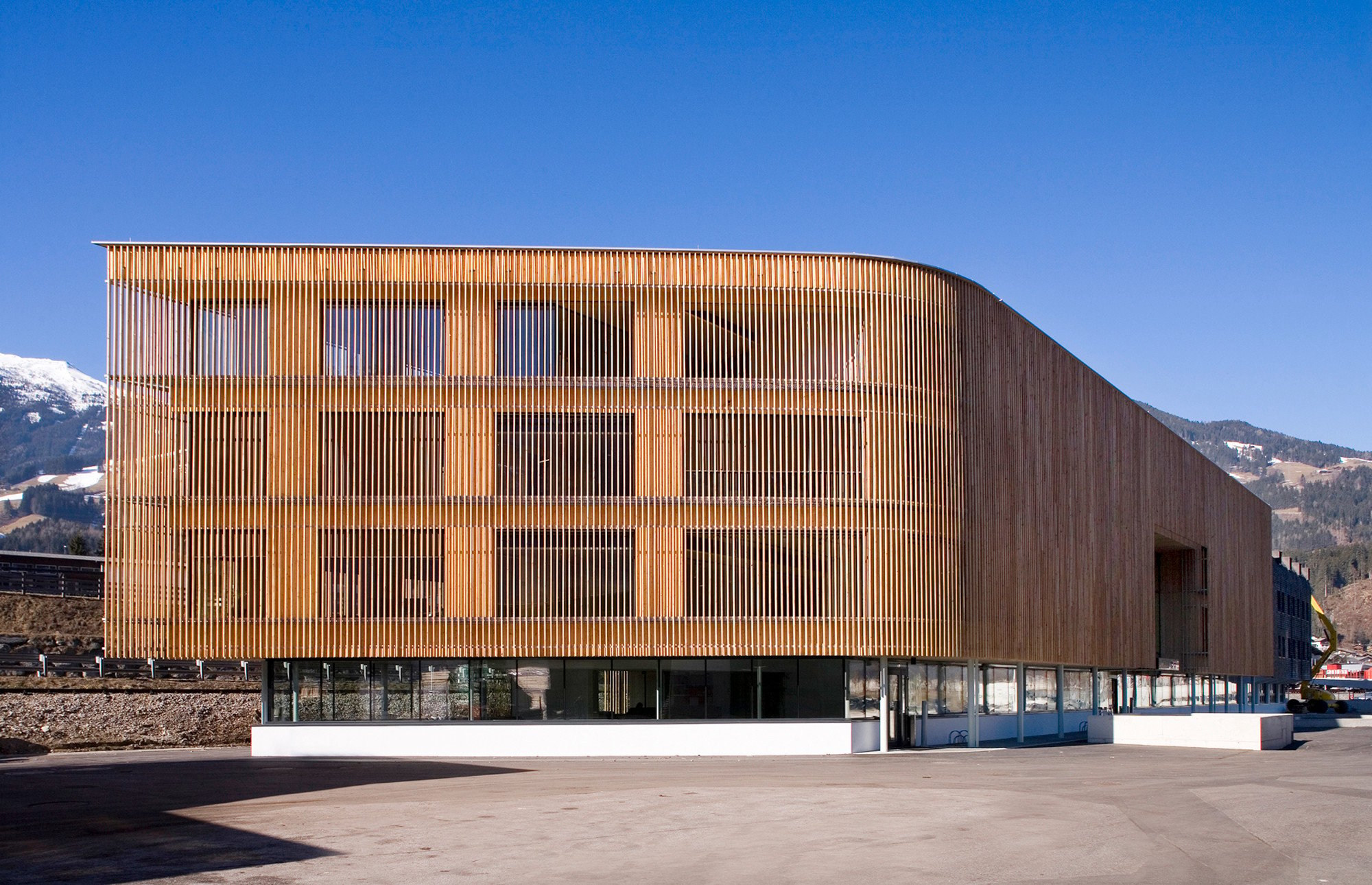 Referenzgebäude Raico Binderholz, Fügen/Zillertal (Holzfassade)