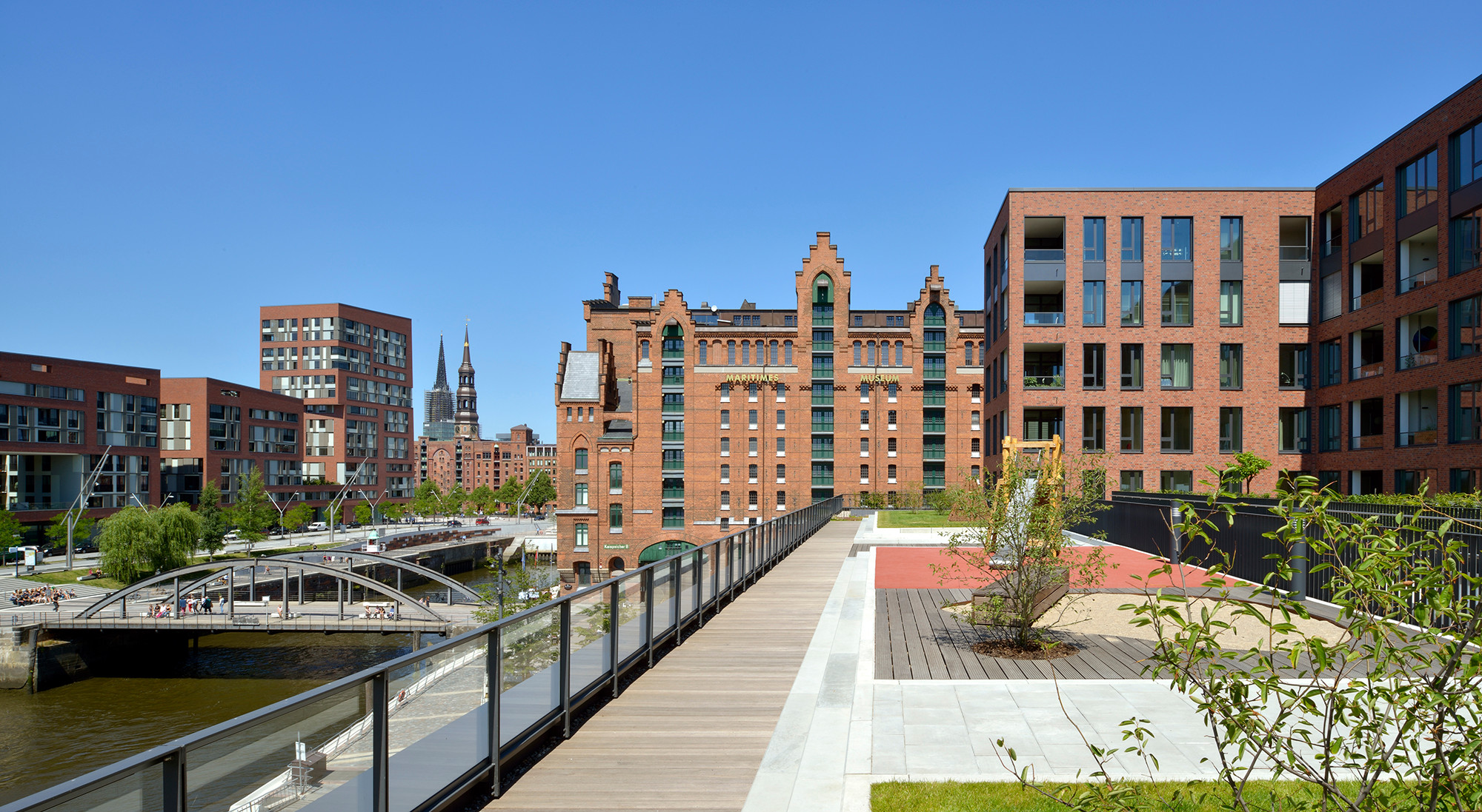 Der nördliche Teil in Richtung Speicherstadt beherbergt 90 Wohneinheiten mit raumhohen Fenster und großzügigen Loggien
