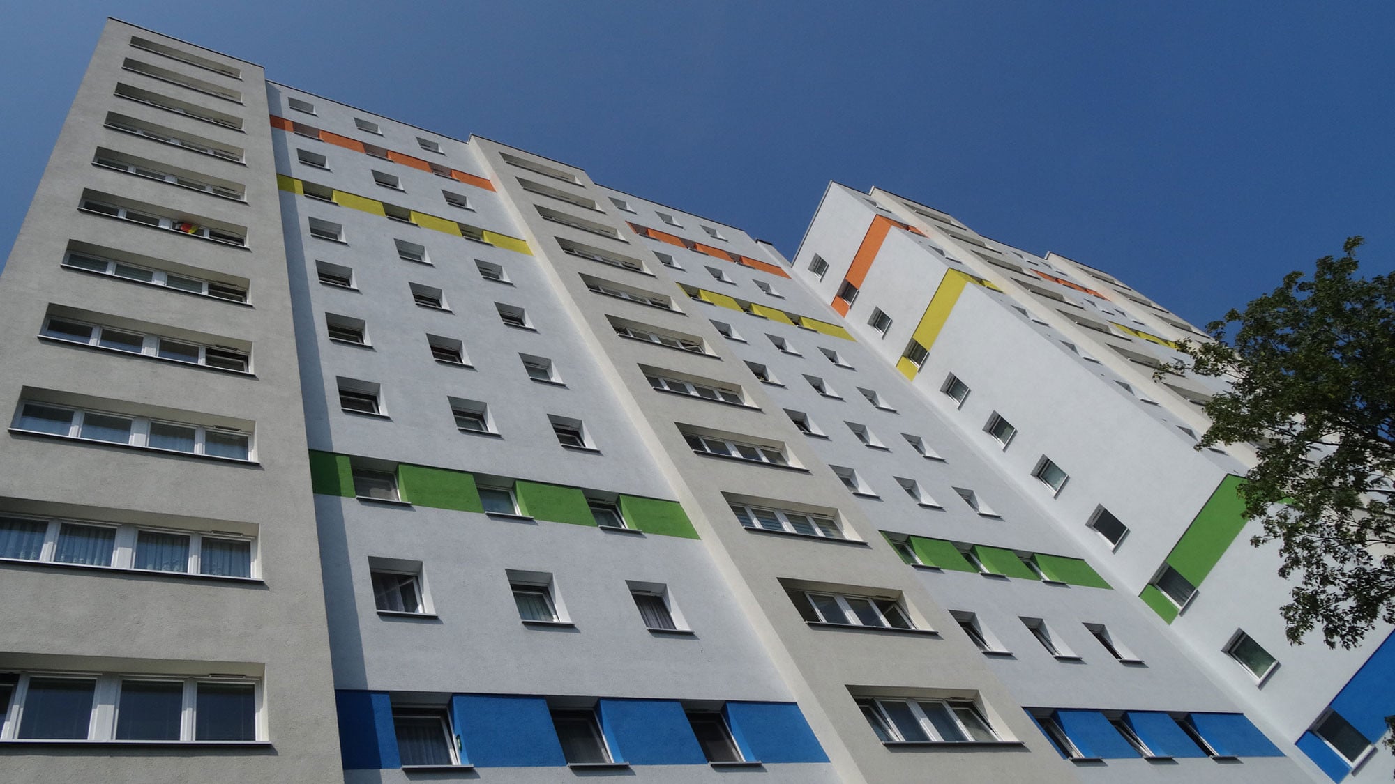 Bei Gebäuden mit WDVS aus EPS muss im Brandfall eine Brandweiterleitung in der Dämmebene verhindert werden