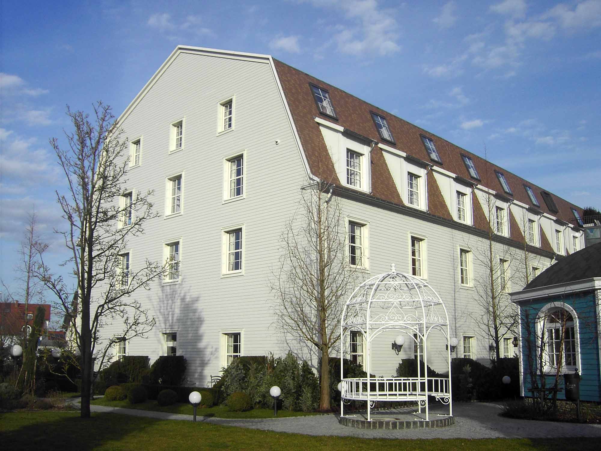 Referenzgebäude in der Farbe Gletscherblau