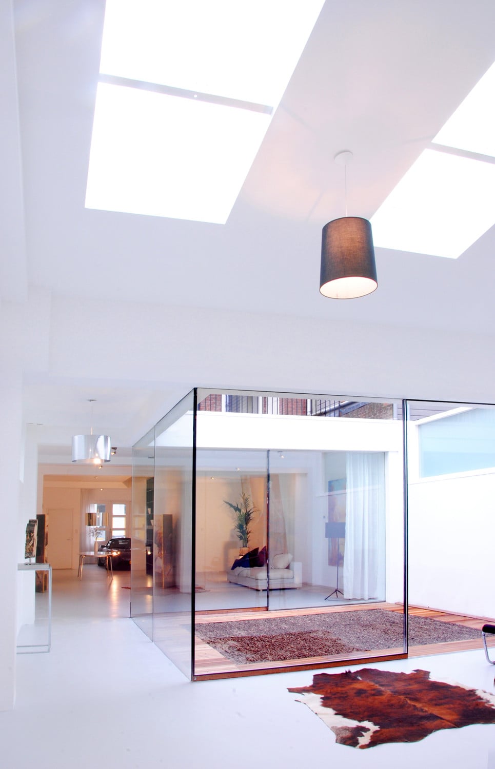 Das Rotterdamer Studio OxL verwandelte ein eingeschossiges Werkstattgebäude in ein helles Loft
