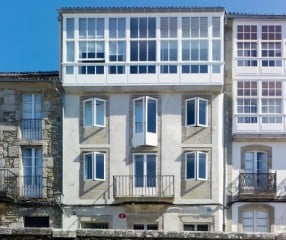 Das Hotel fügt sich harmonisch in die historische Häuserreihe
