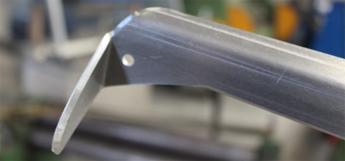 Ihre 3 mm dünnen Flügel sind pulverbeschichtet, um Lichtreflexionen auszuschließen; ihre Spitze am Ende ist wie bei einem Flugzeugflügel  um 90° gebogen