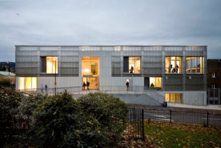 Westfassade mit Eingang