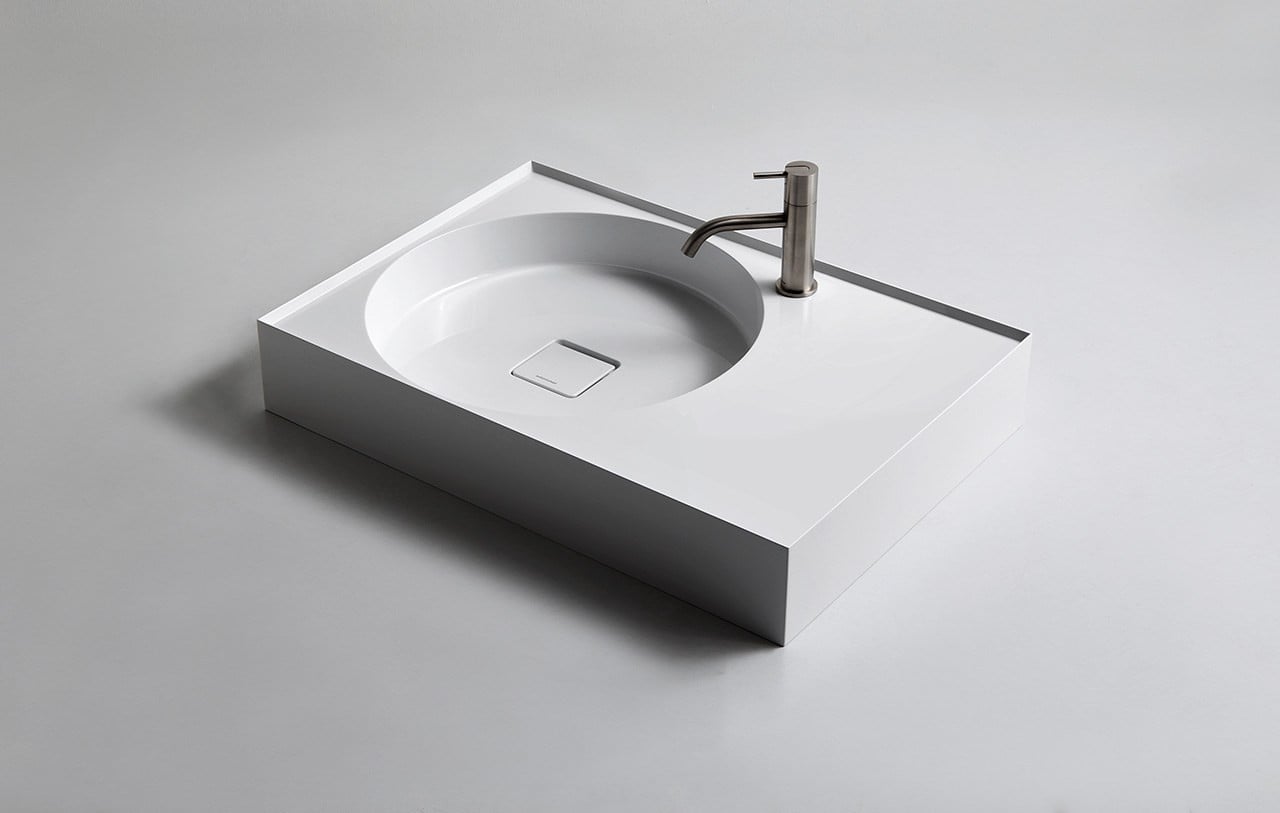 Das Modell mit kreisrundem Becken ist 72 cm breit