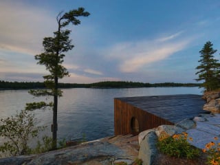 Lake Side Sauna Grotto auf Sans Souci Island