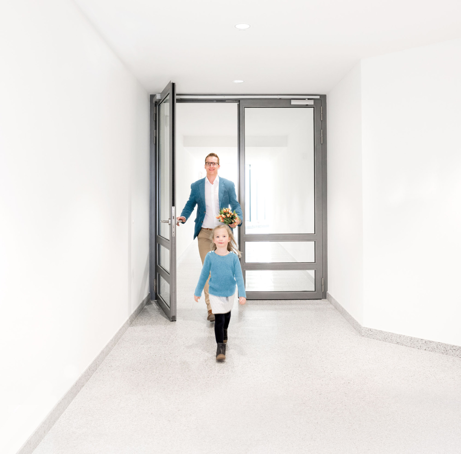 Serienmäßig ausgestattet mit einer sogenannten Komfort-Rastfunktion, können Türen am Ende des Freilaufbereichs arretiert und permanent offen gehalten werden