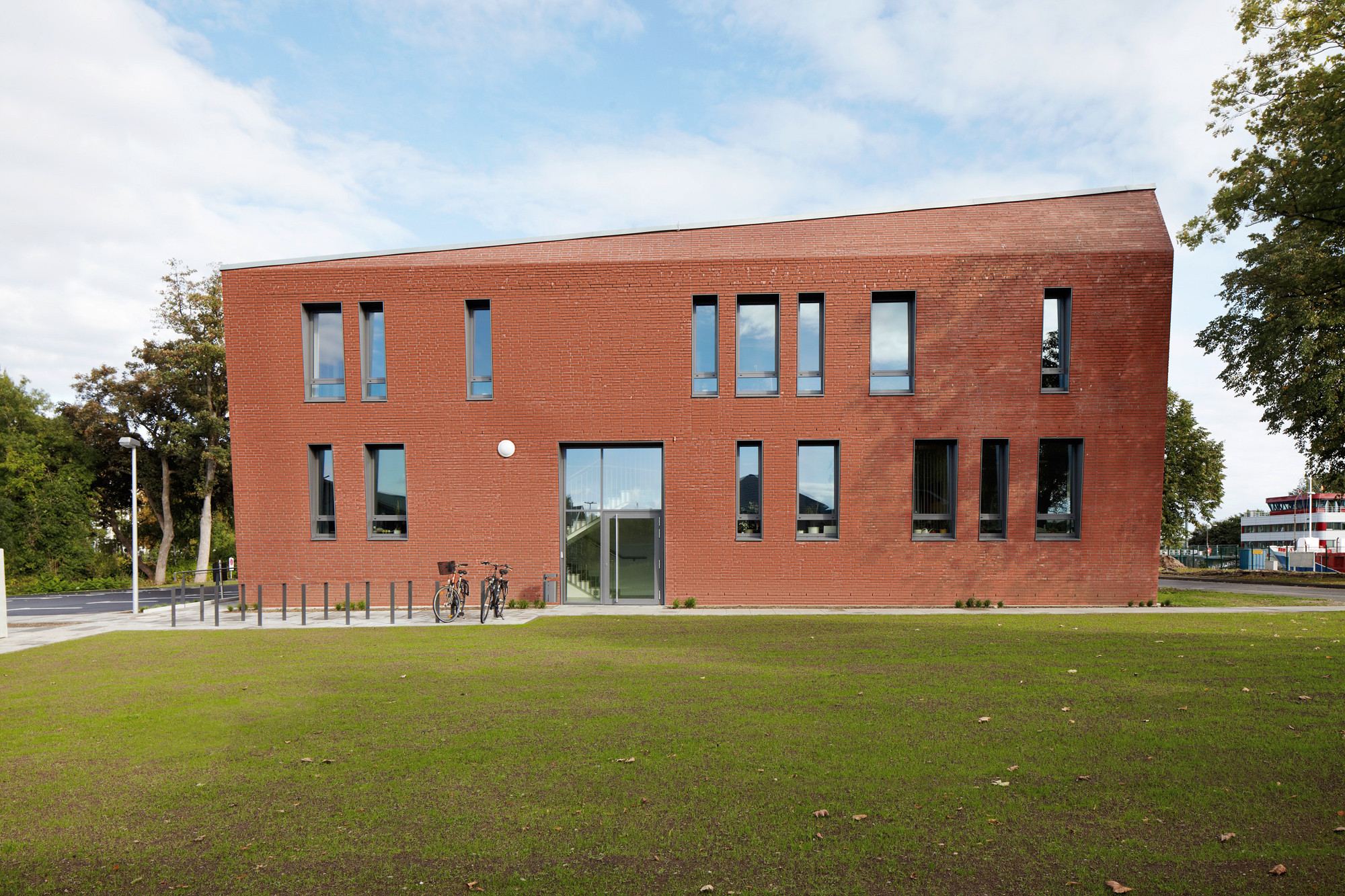 Westfassade des Erweiterungsbaus 