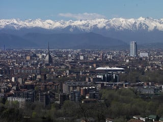 Einzig die Spitze der Mole Antonelliana ist ein wenig höher als das neue Bürohaus - alle anderen Gebäude der Stadt Turin überragt es bei Weitem