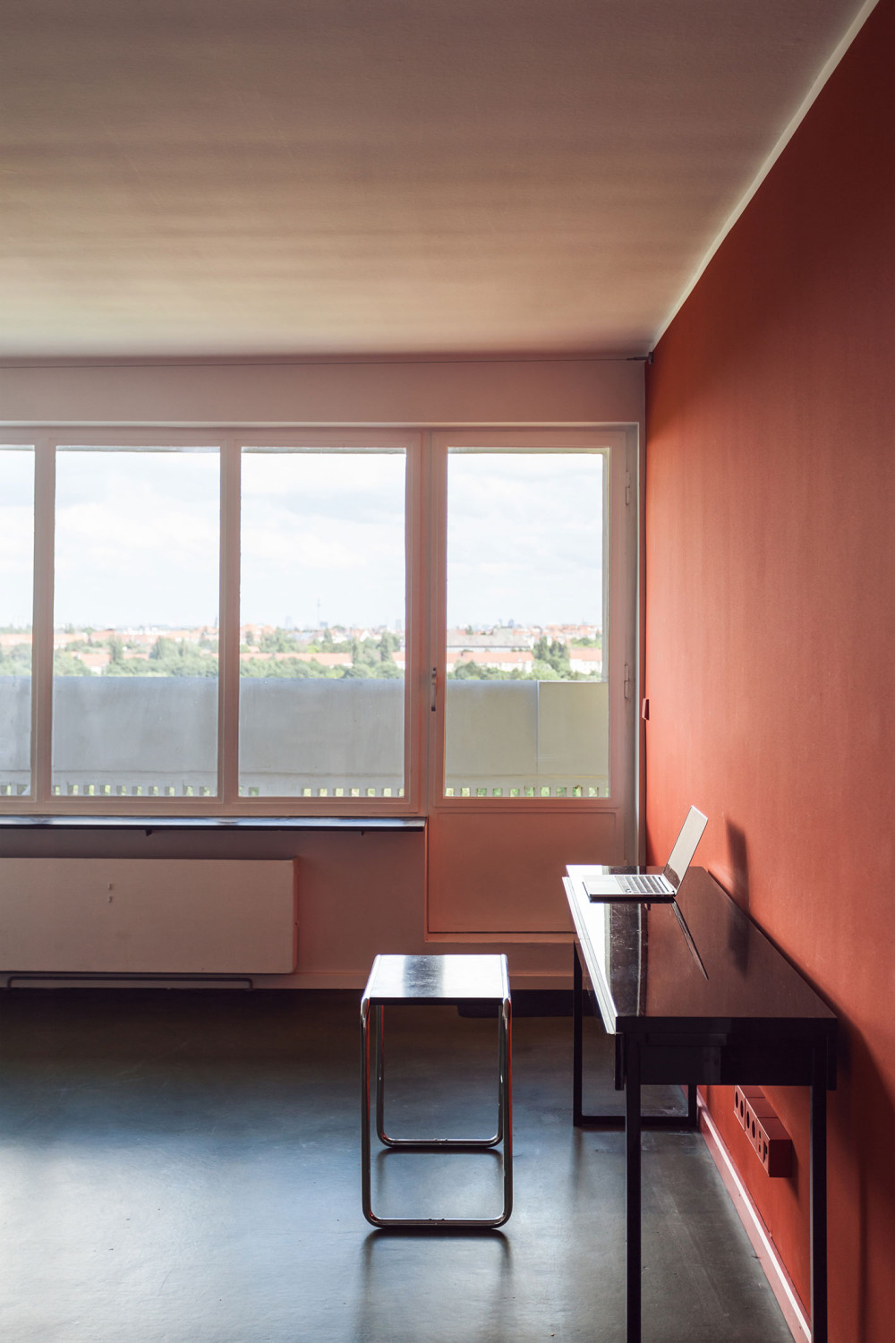 Blick in entgegengesetzter Richtung vom Wohnraum auf die Loggia