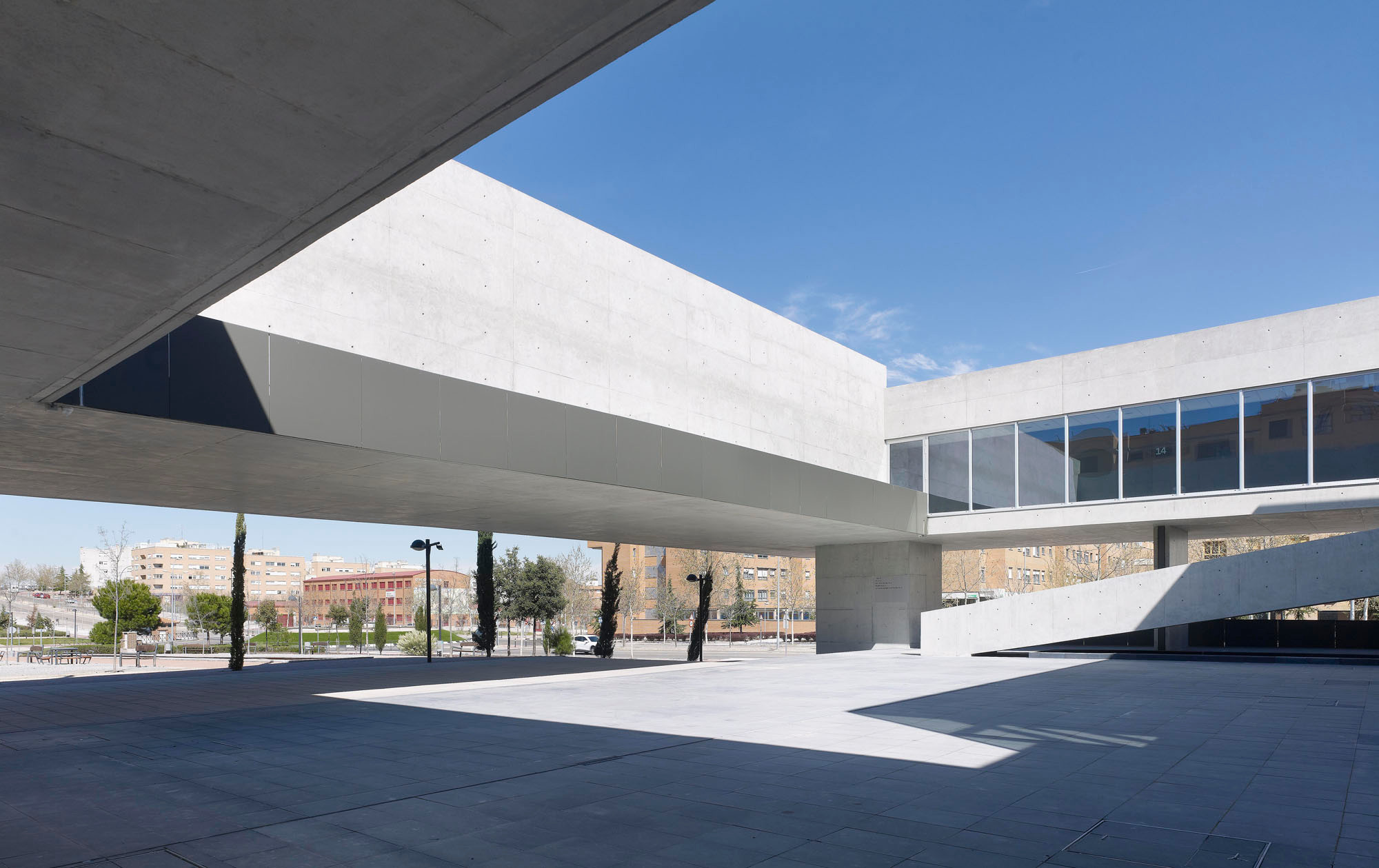 Espacio Miguel Delibes in Alcobendas Beton Bildung