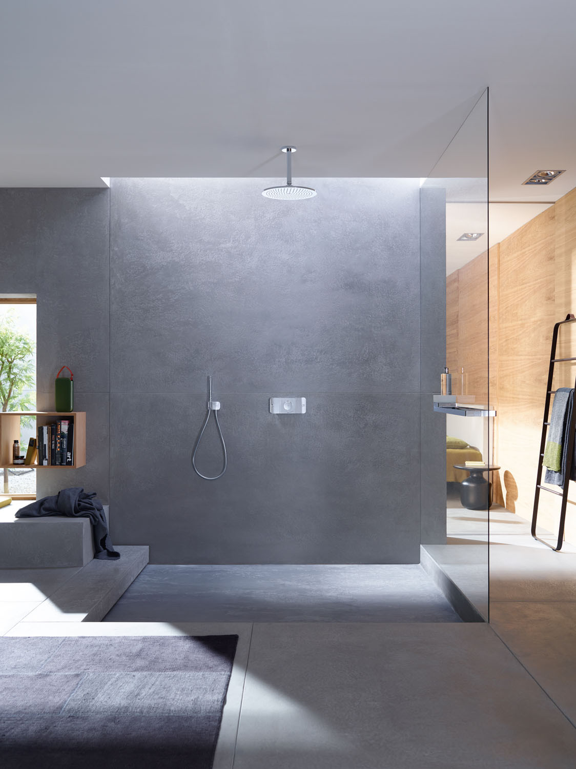 Wenn Wohnraum und Badezimmer ineinander übergehen, sind funktionale, ästhetische Lösungen bei den Armaturen besonders wichtig