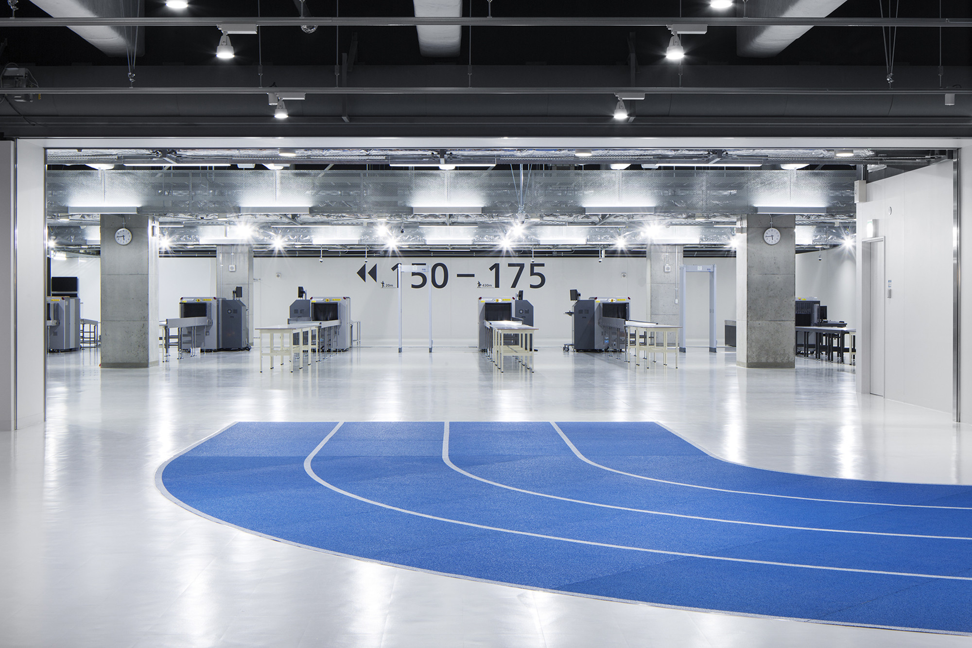 Шанхай аэропорт заха хадид. Интерьер аэровокзала. Проект интерьера аэропорта. Дизайнеры аэропорт. Аэропорт интерьер.