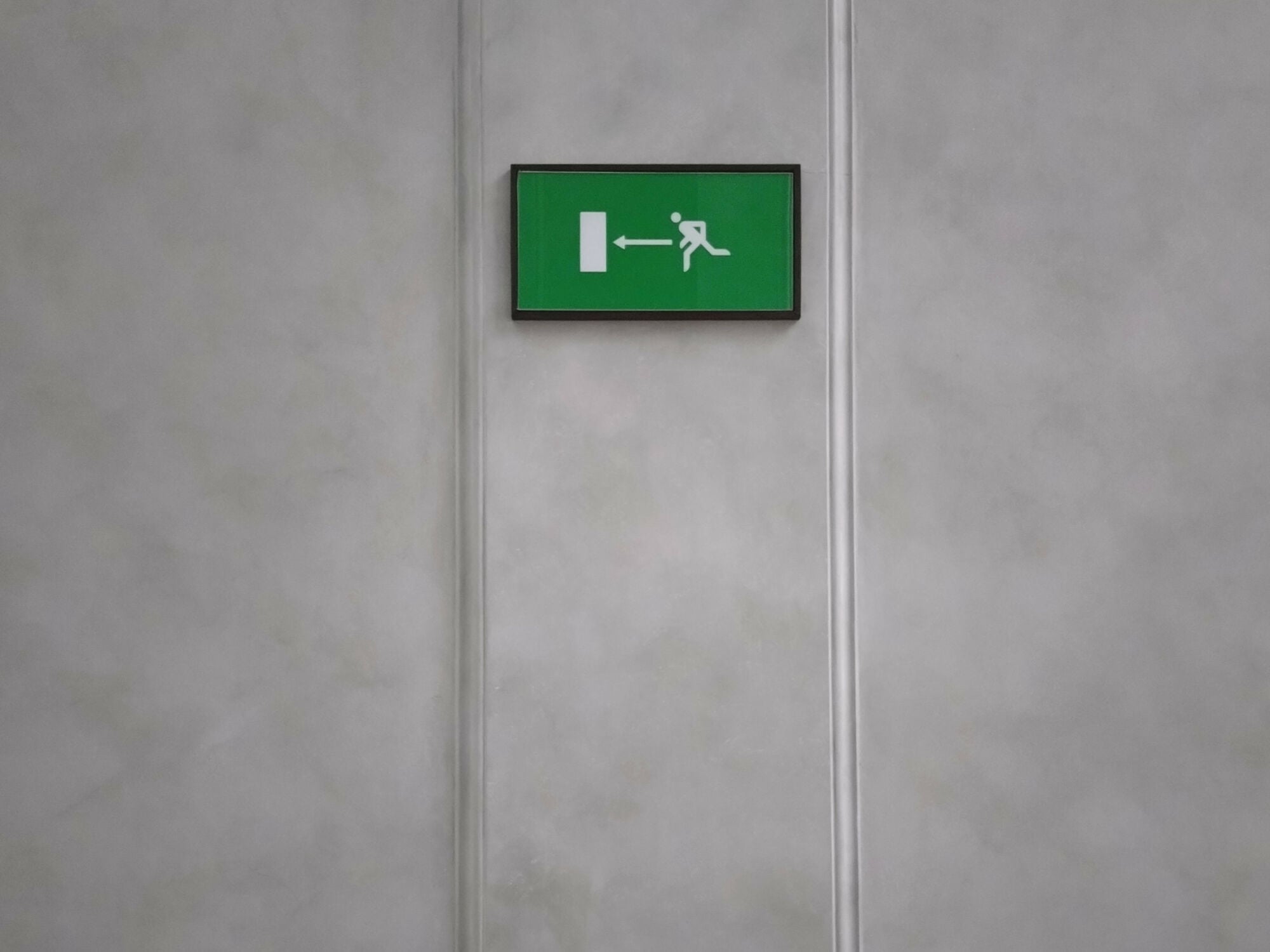 Sicherheitszeichen im Museum