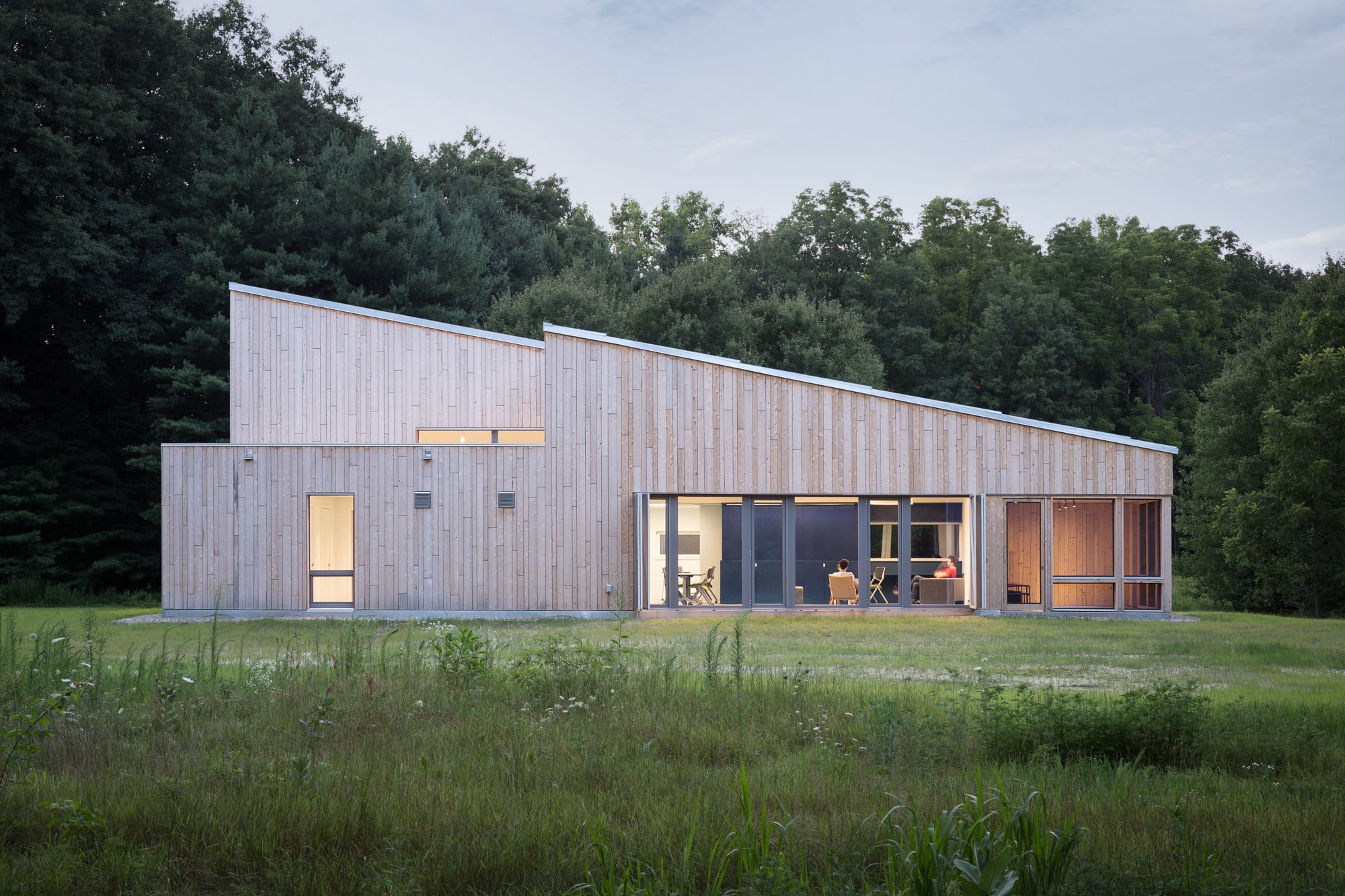 Das Laborgebäude inmitten des Warren Woods State Park ist das erste in den USA mit einer Passivhauszertifizierung