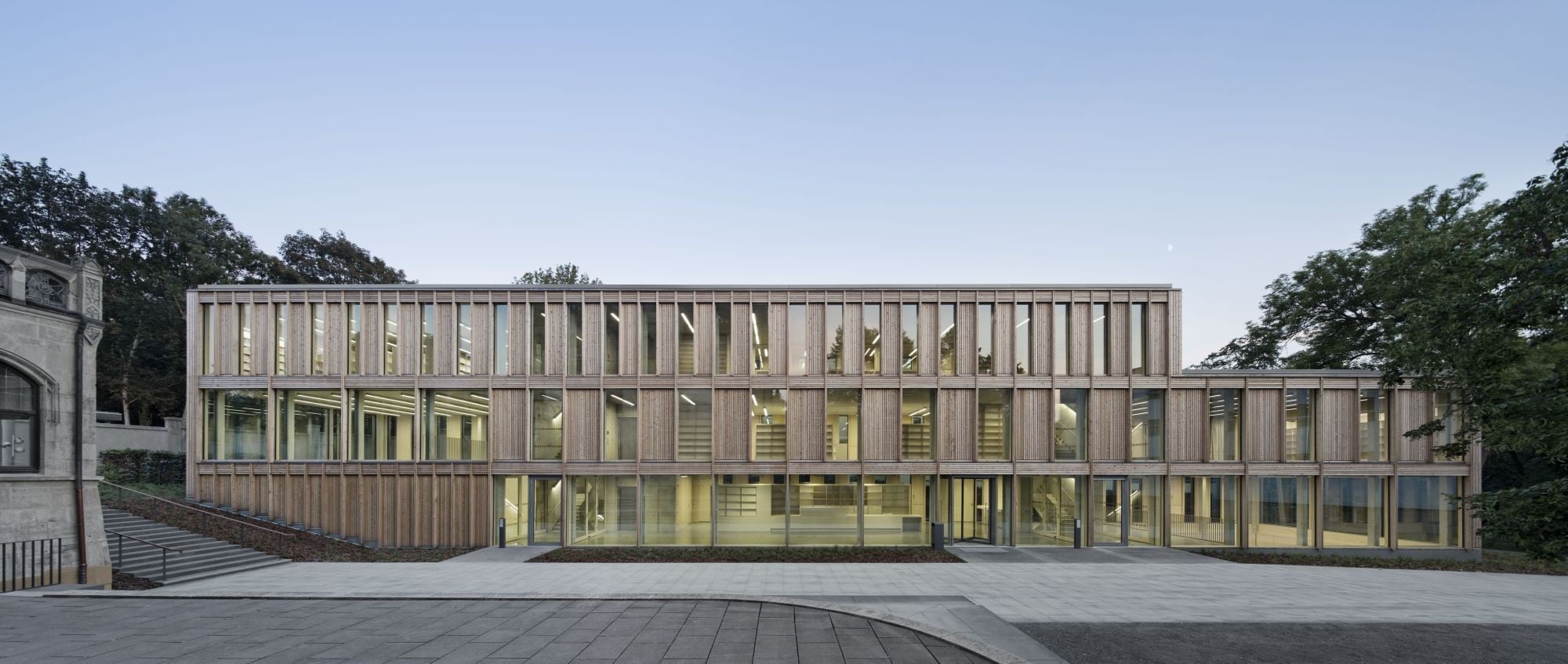 Nordseite mit Haupteingang: Durch den Neubau erhält der Campus Design eine Mitte