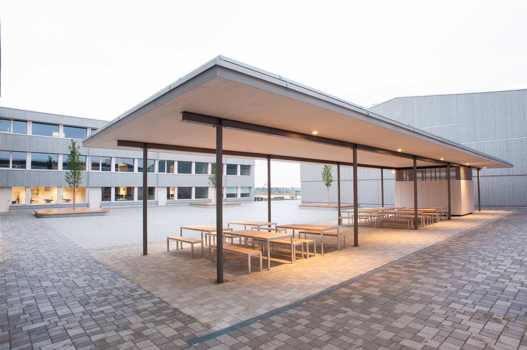 Die vier Häuser umfassen einen Hof 