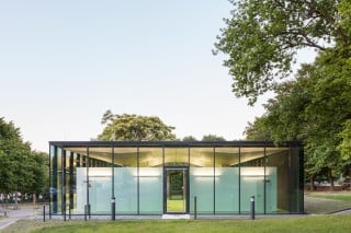 Aus einem temporären Demonstrationsprojekt ist ein lichter Lernraum für Studierende geworden, hier die Westfassade