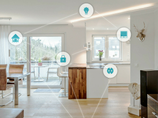 Smart Home umfasst die Datenvernetzung und Steuerung (auch Fernsteuerung) von elektrischen Geräten, der Beleuchtung, Unterhaltungselektronik, Heizung, Lüftung und anderen Geräten im privaten Bereich. 