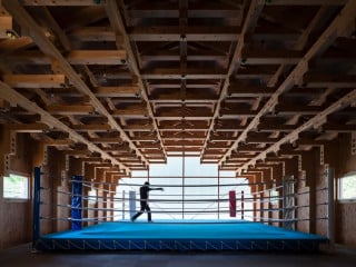 Bogenschießhalle und Boxclub in Tokio