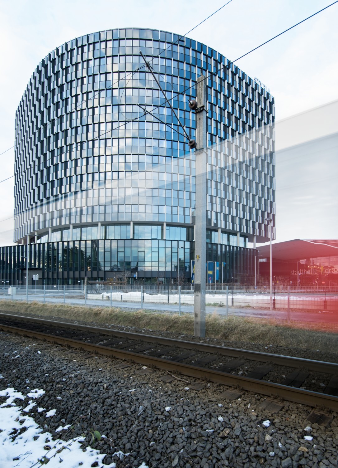 Das neue Medienzentrum liegt nur wenige Gehminuten vom alten Stammsitz entfernt gegenüber der Messe und der Stadthalle