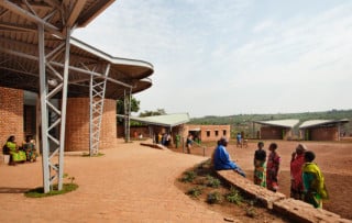In Kayonza, östlich von Ruandas Hauptstadt Kigali hat die Initiative Women for Women ein Ausbildungszentrum realisiert