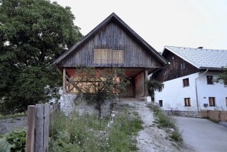 Das Erstaunliche am Umbau der Scheune ist, dass von außen so gut wie keine Veränderungen wahrnehmbar sind