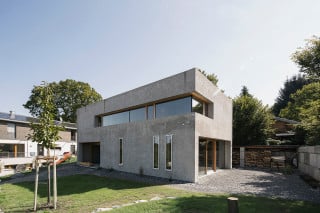 Einfache Form, wenige Materialien: das Wohnhaus ist auf das Wesentliche reduziert