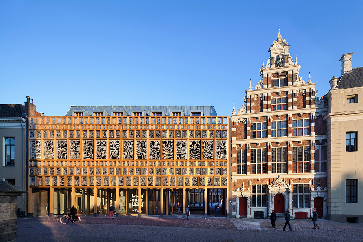 Mit dem neuen Rathauskomplex integrierten die Architekten ein recht großes Volumen klug in die kleinteilige Struktur der historischen Altstadt