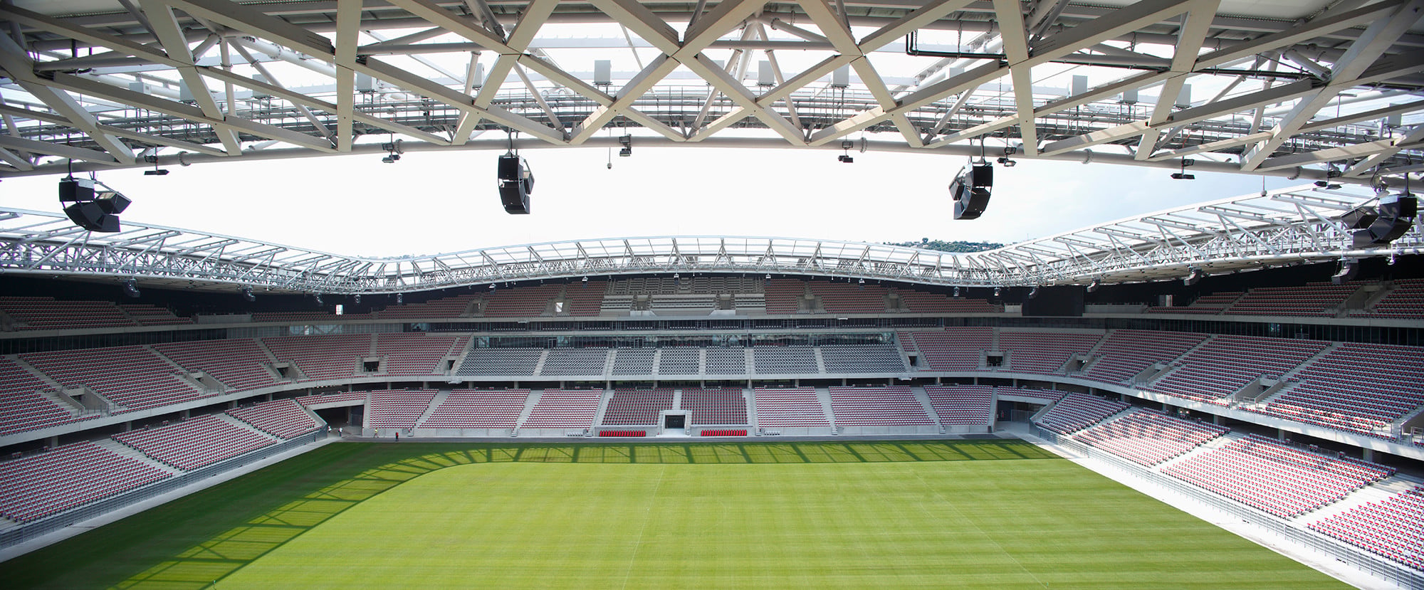 Das Stadion bietet Platz für 35.000 Zuschauer und kann sowohl für Rugby und Fußball, als auch Konzerte und andere Großveranstaltungen genutzt werden