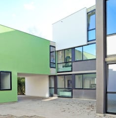Haus 5-6: Eingangsseite von Haus 5 mit nach Norden gerichteten Gemeinschaftsräumen
