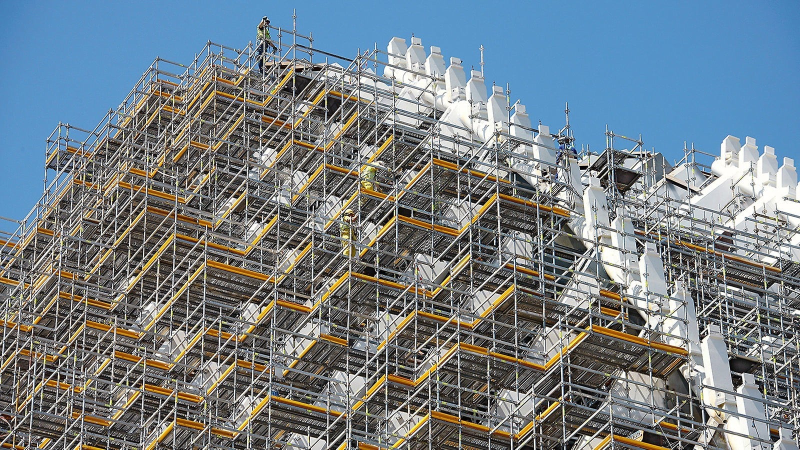 Modulgerüst beim Bau des Multifunktionszentrums Edificio Ágora in Spanien