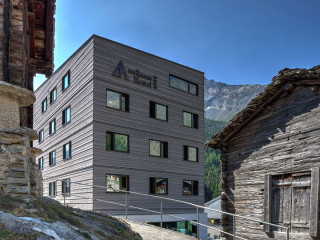 Im schweizerischen Saas-Fees entstand das erste Hostel mit angeschlossenem Wellnessbereich