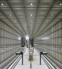 Die S-Bahn-Station Wilhelm-Leuschner-Platz in Leipzig ist komplett mit Glasbaustein-Elementen gestaltet
