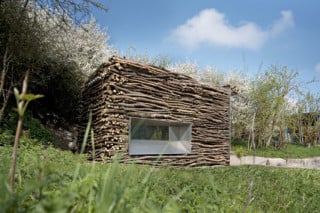 „WC-Häusl“ aus Holz