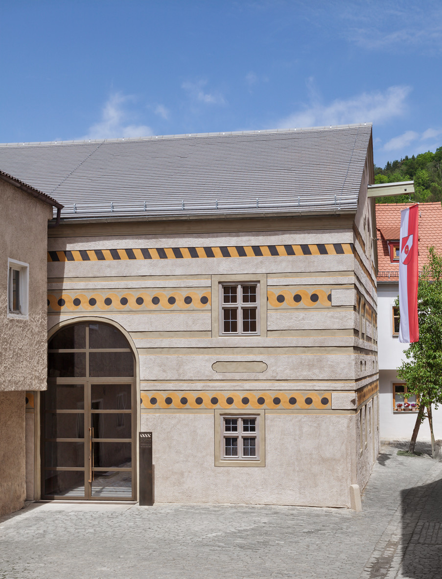 Der Eingang ins Kulturhaus befindet sich an der Südseite am Ende der Klostergasse
