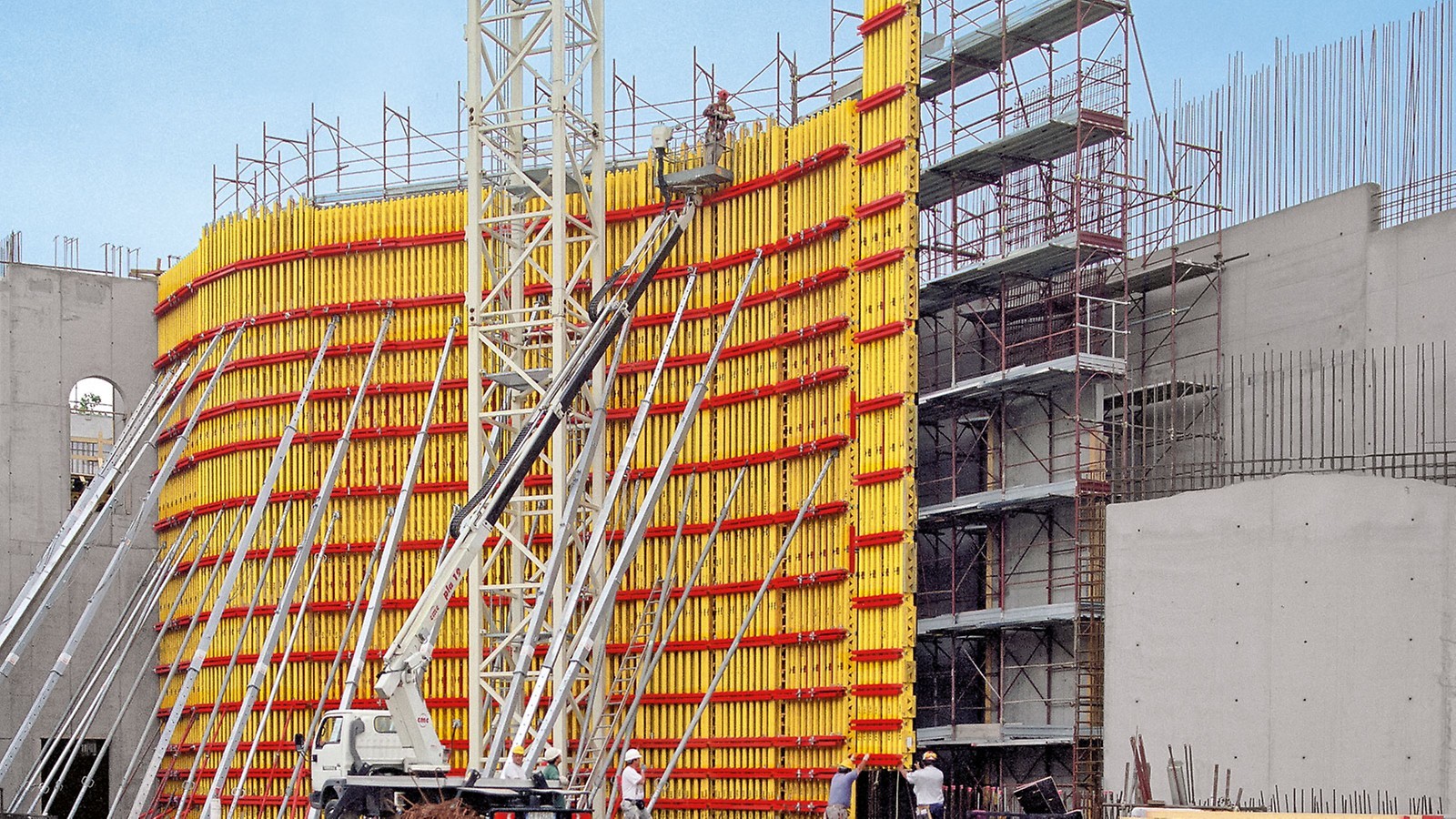 Bis 18 Meter am Stück können geschalt werden.