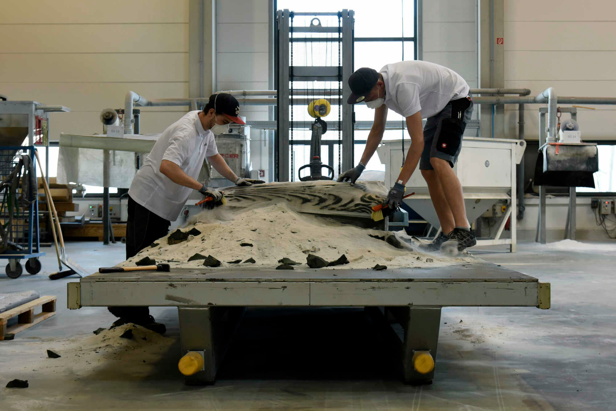Bei diesem 3D-Druckverfahren wird Sand selektiv mit Bindemitteln verfestigt.