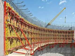 Beispiel einer Rundschalung; die Radien werden mit Spindeln angepasst